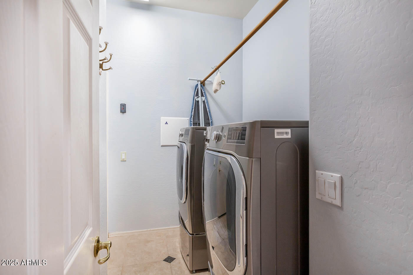 43102 West Venture Road Maricopa, AZ 85138 - Photo 23 of 47 Laundry room
