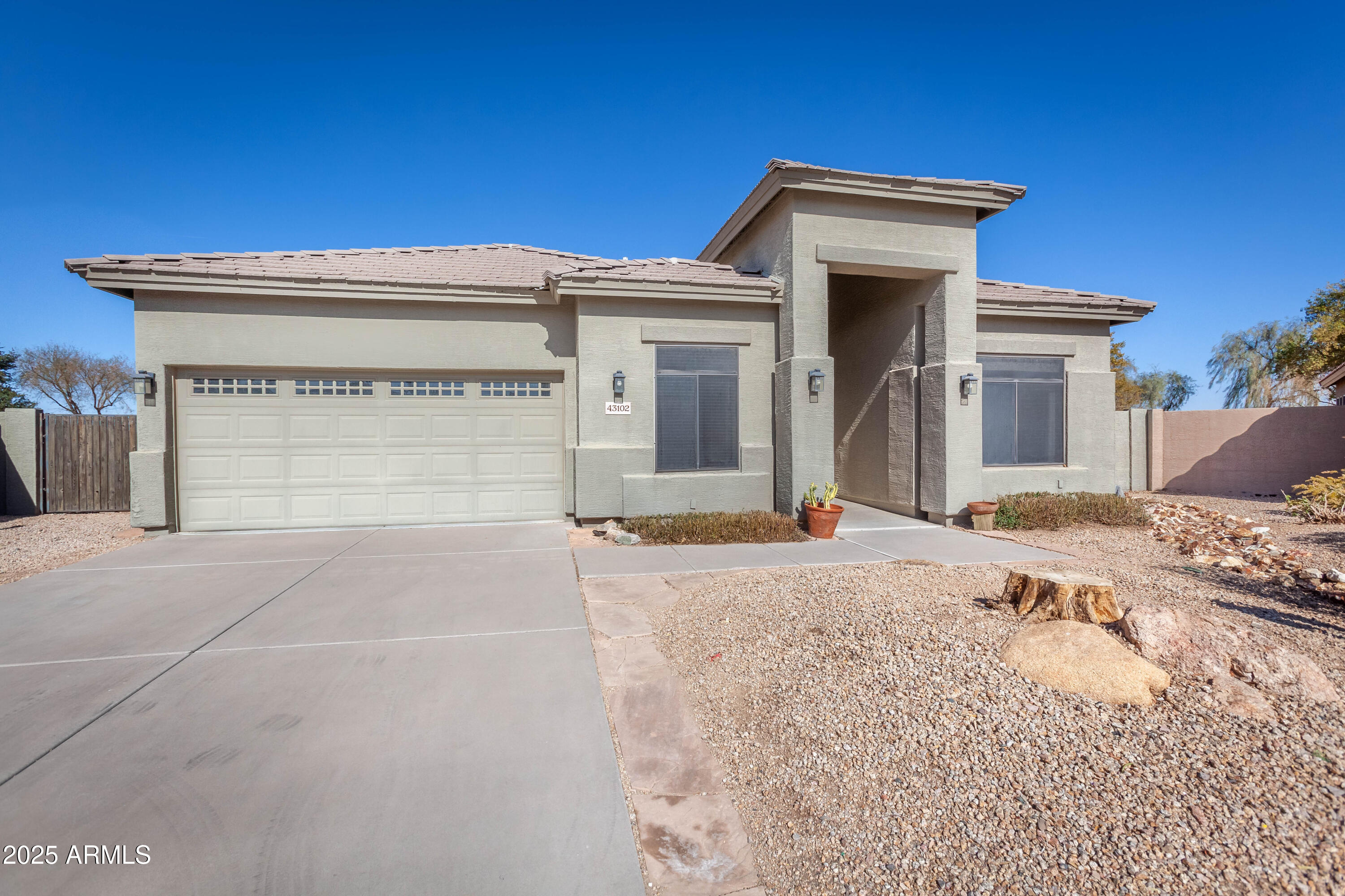 43102 West Venture Road Maricopa, AZ 85138 - Photo 38 of 47 Front of house L angle