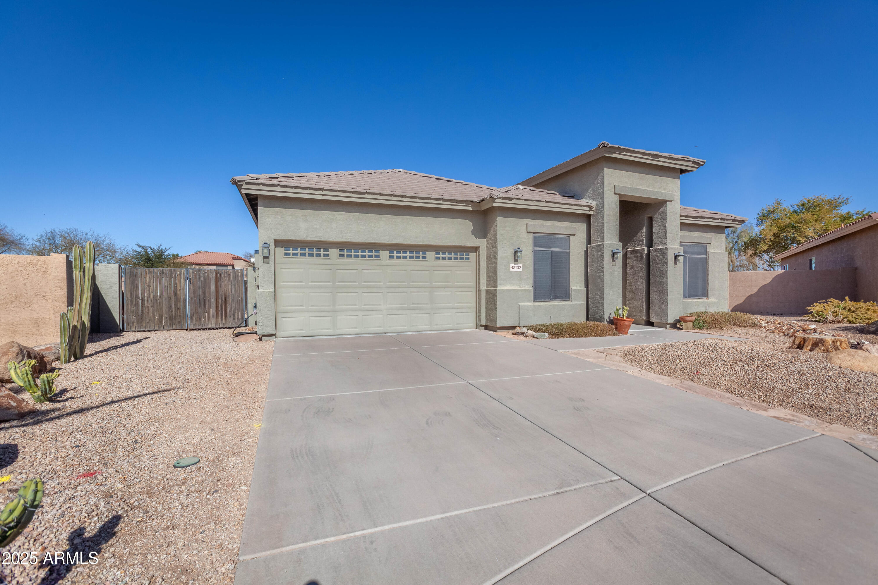 43102 West Venture Road Maricopa, AZ 85138 - Photo 39 of 47 Front of house far L angle