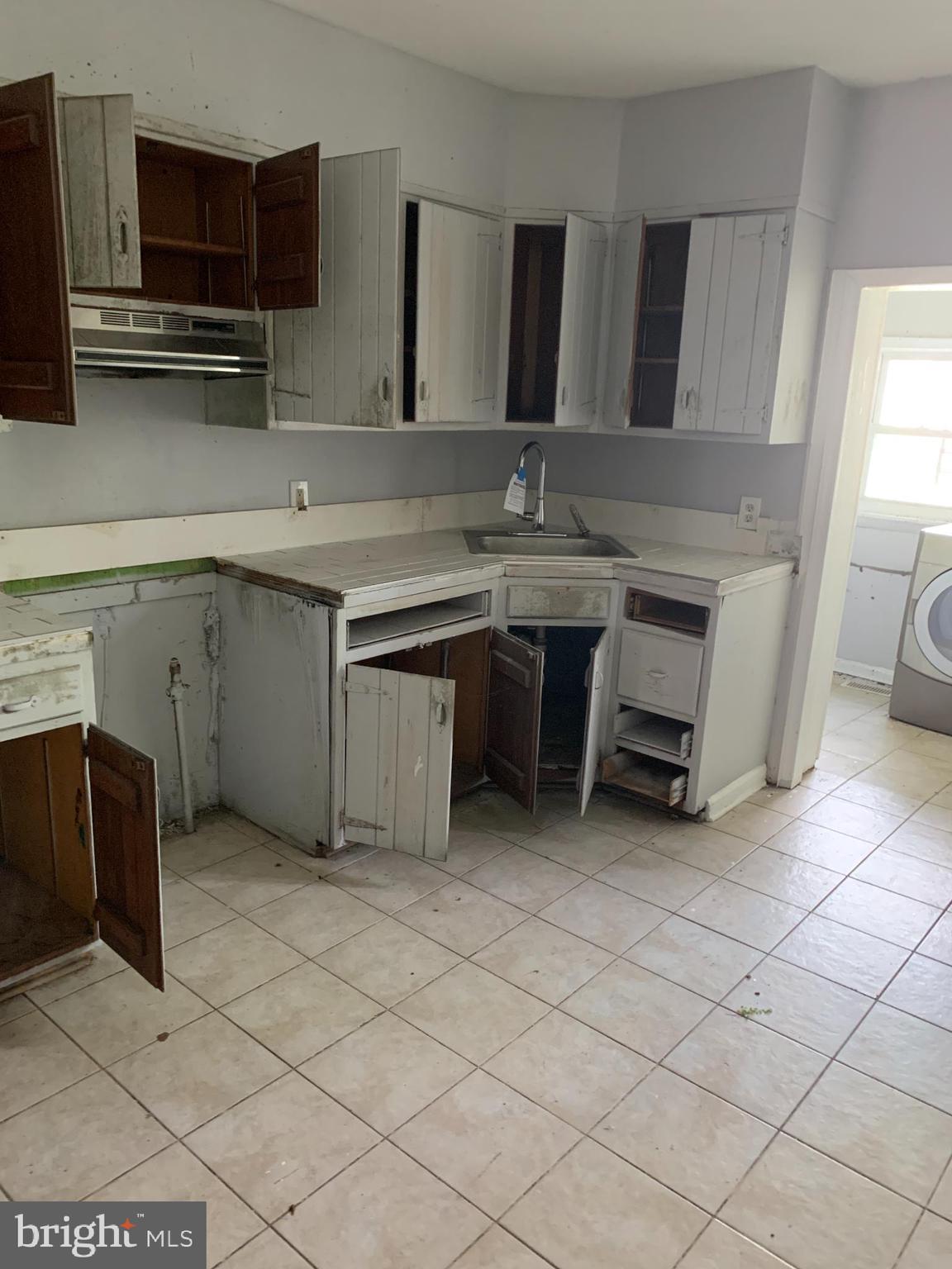 2926 Riggs Avenue Baltimore, MD 21216 - Photo 4 of 12