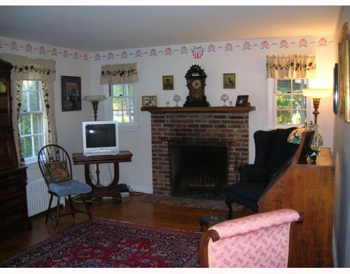 75 Meadowbrook Road East Greenwich, RI 02818 - Photo 4 of 12 Living Room.
