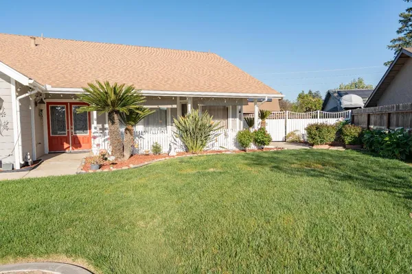 a view of a house with a yard