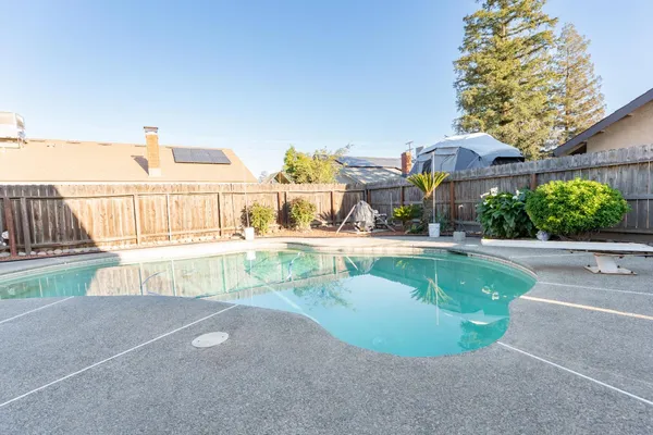 $479,900 | 2054 Irving Circle, Tulare, CA 93274