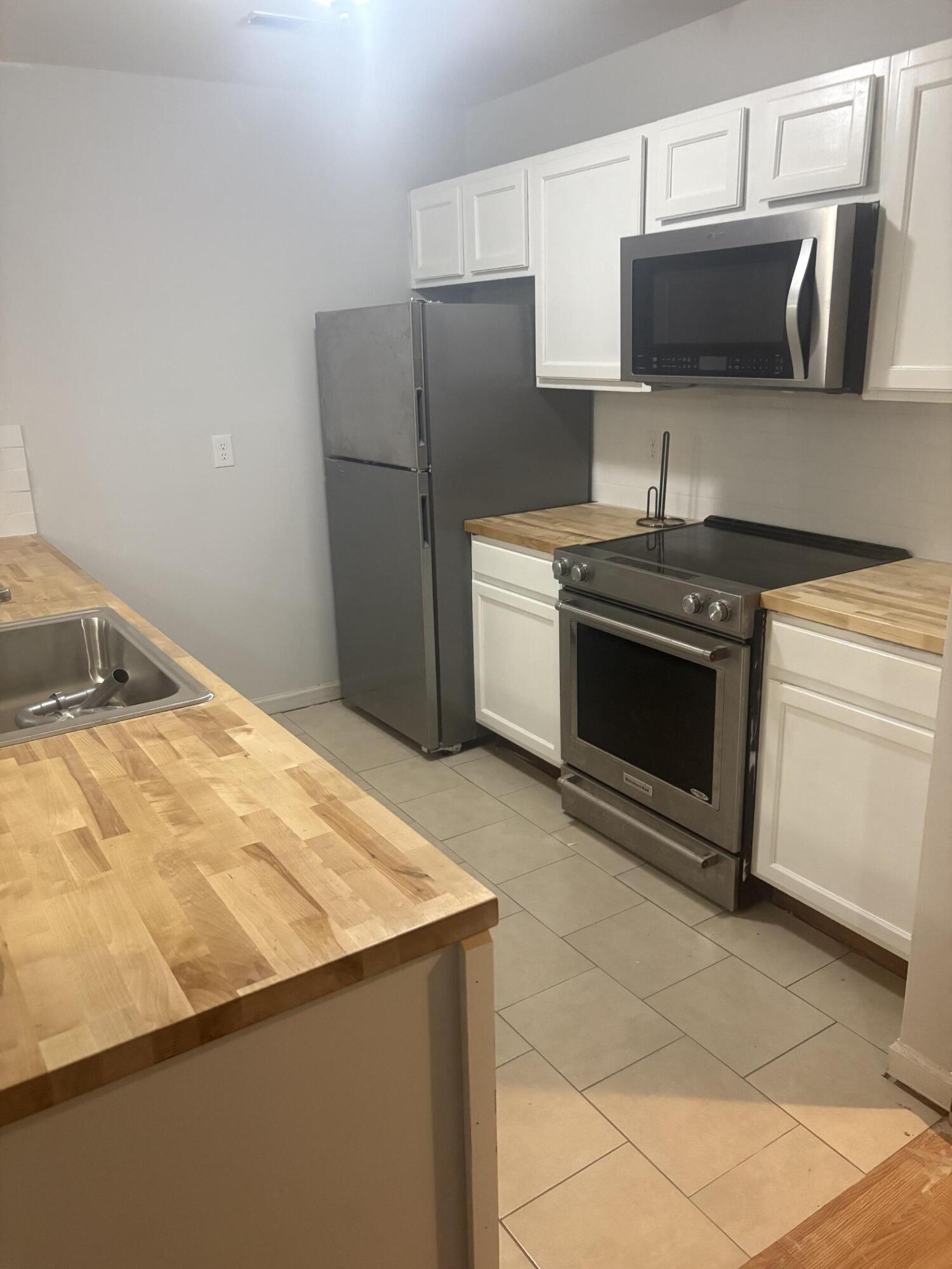 804 Temple Road, Unit B Ladson, SC 29456 - Photo 5 of 32 IMG_0972