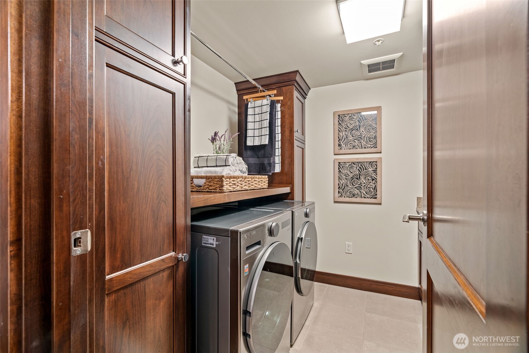 10616 Northeast 9th Place, Unit TH4 Bellevue, WA 98004 - Photo 26 of 39 a view of walk in closet