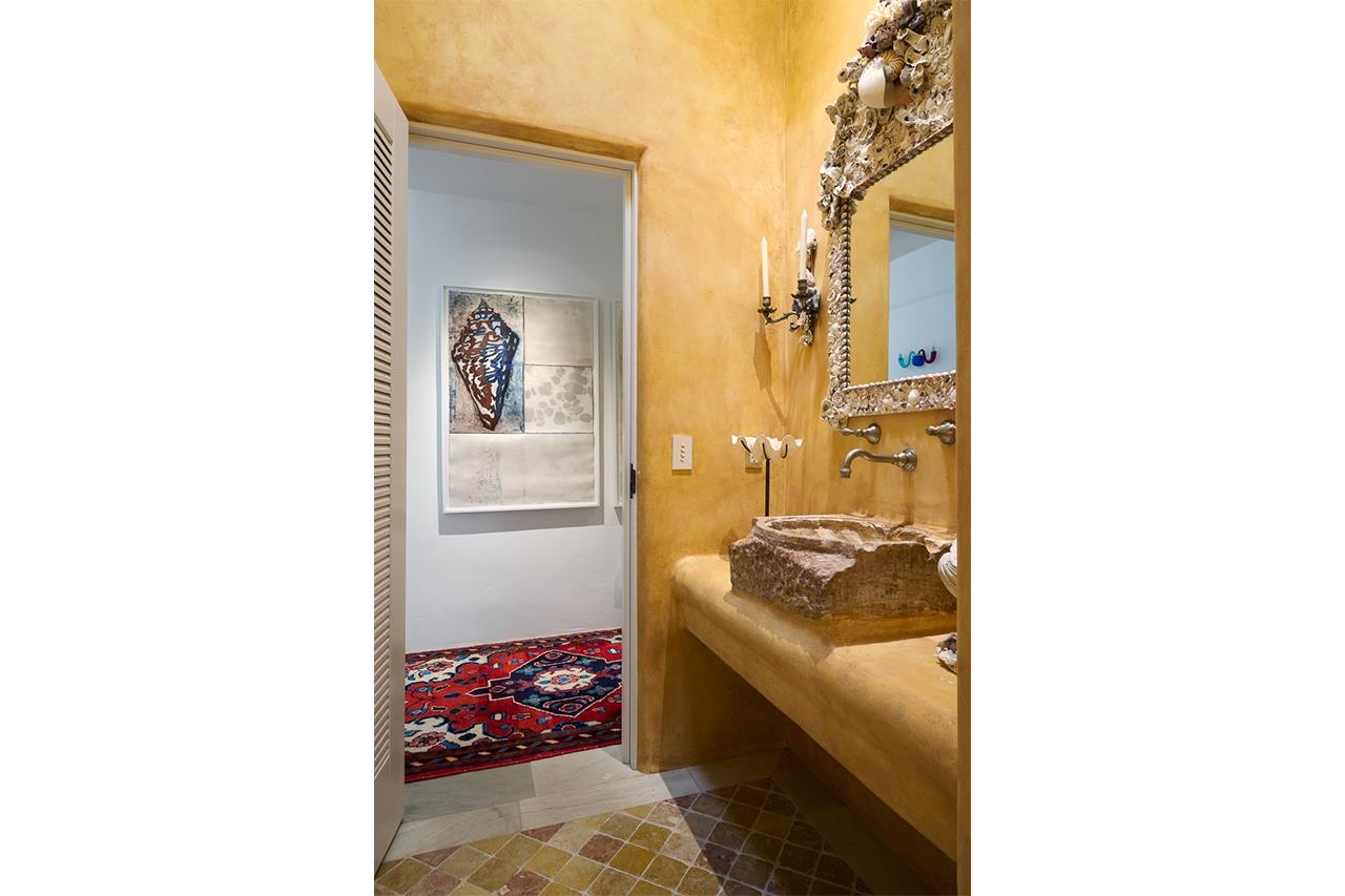 51 Hui Road East Lahaina, HI 96761 - Photo 21 of 49 a bathroom with a sink and mirror with bathtub