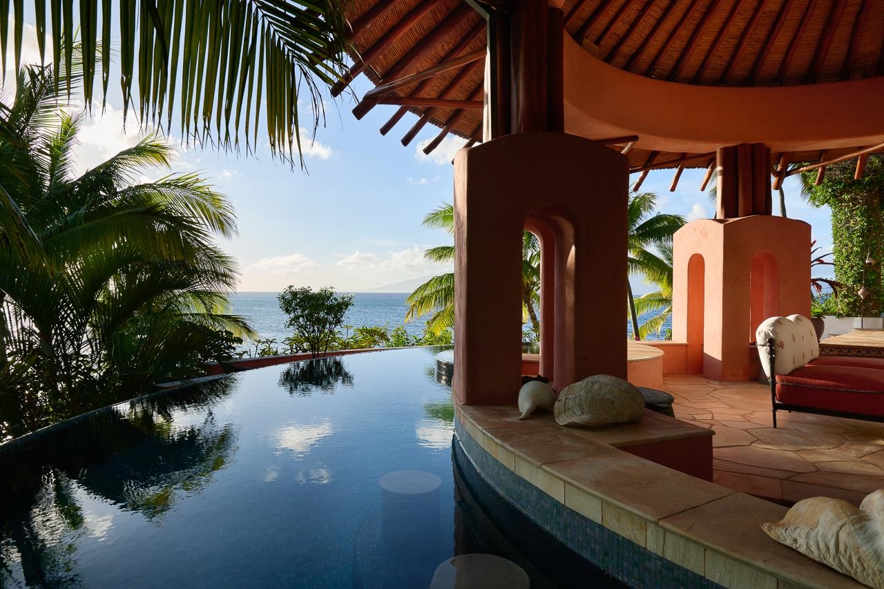 51 Hui Road East Lahaina, HI 96761 - Photo 44 of 49 a view of a balcony with chairs and a table