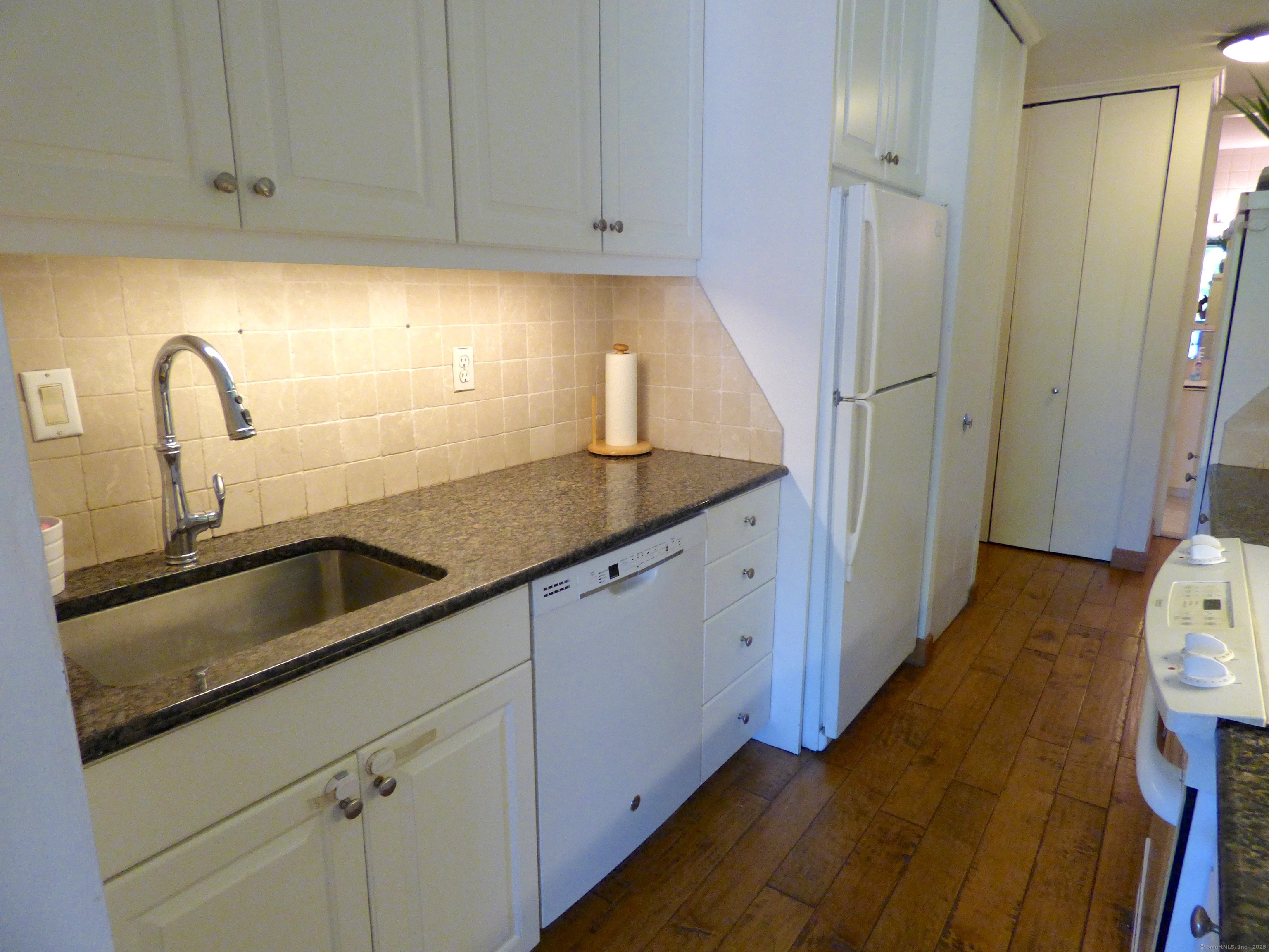 1 Gold Street, Unit 4BC Hartford, CT 06103 - Photo 14 of 35