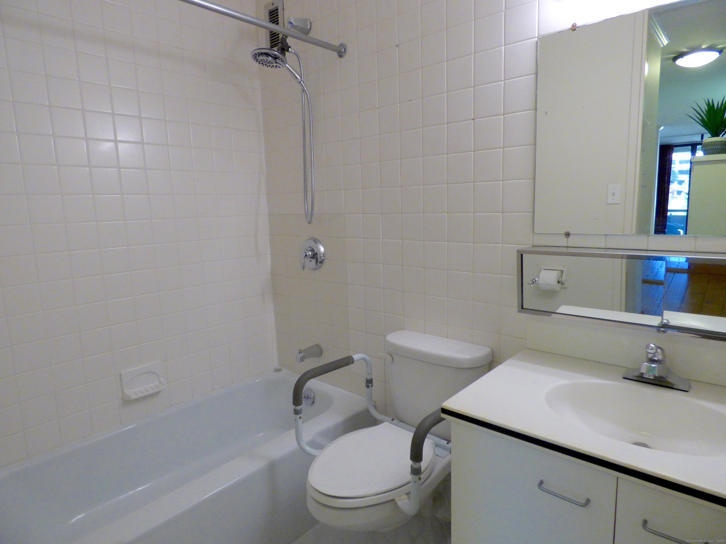 1 Gold Street, Unit 4BC Hartford, CT 06103 - Photo 18 of 35