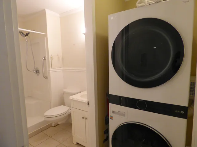 a close up view of a washer and dryer