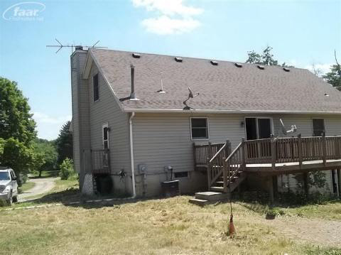 1266 East Rose Center Road Holly, MI 48442 - Photo 3 of 10 20132257-2.JPG