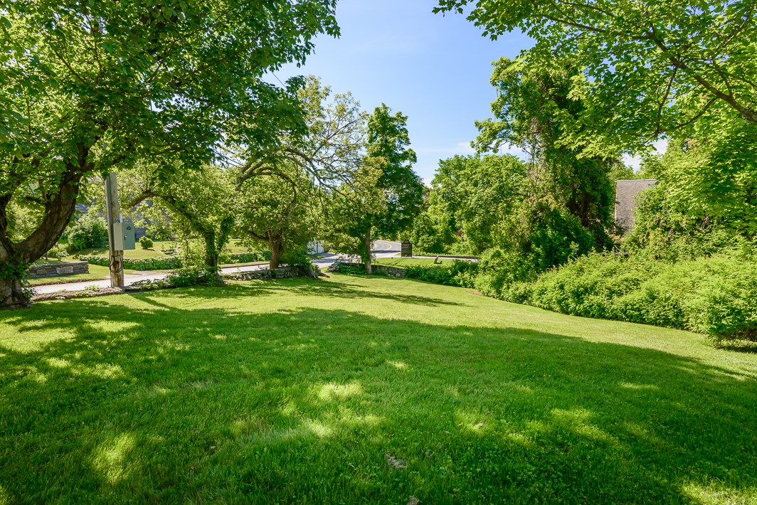 3895 Main Road Tiverton, RI 02878 - Photo 6 of 34
