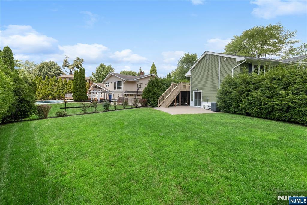 377 Chelsea Street Paramus, NJ 07652 - Photo 29 of 30 Gallery Image 29