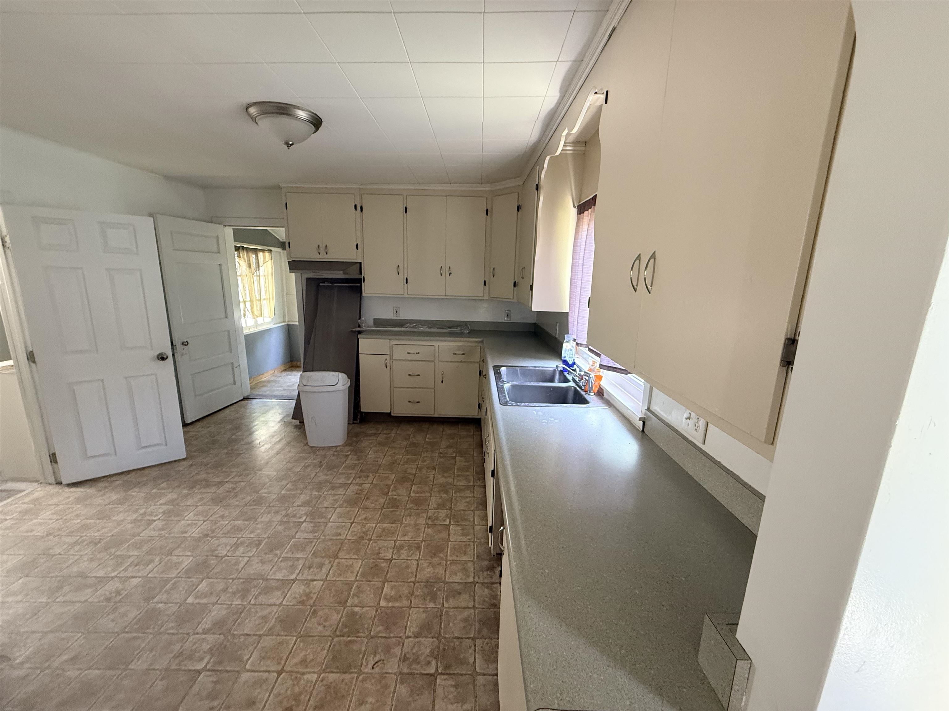 903 South Monroe Street Bay City, MI 48708 - Photo 8 of 20