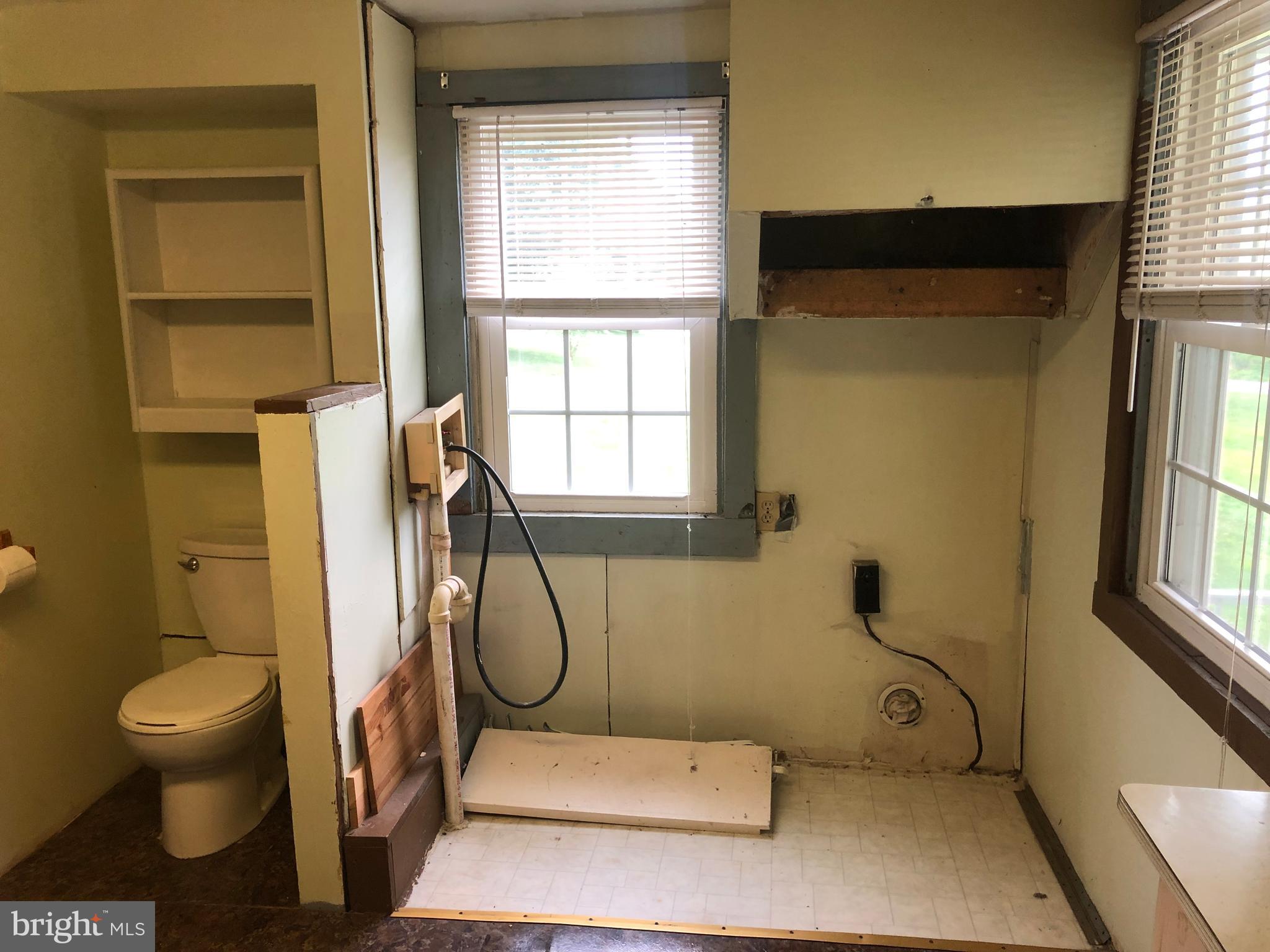 11 Binder Road Stevens, PA 17578 - Photo 13 of 20 Main floor full bath/laundry