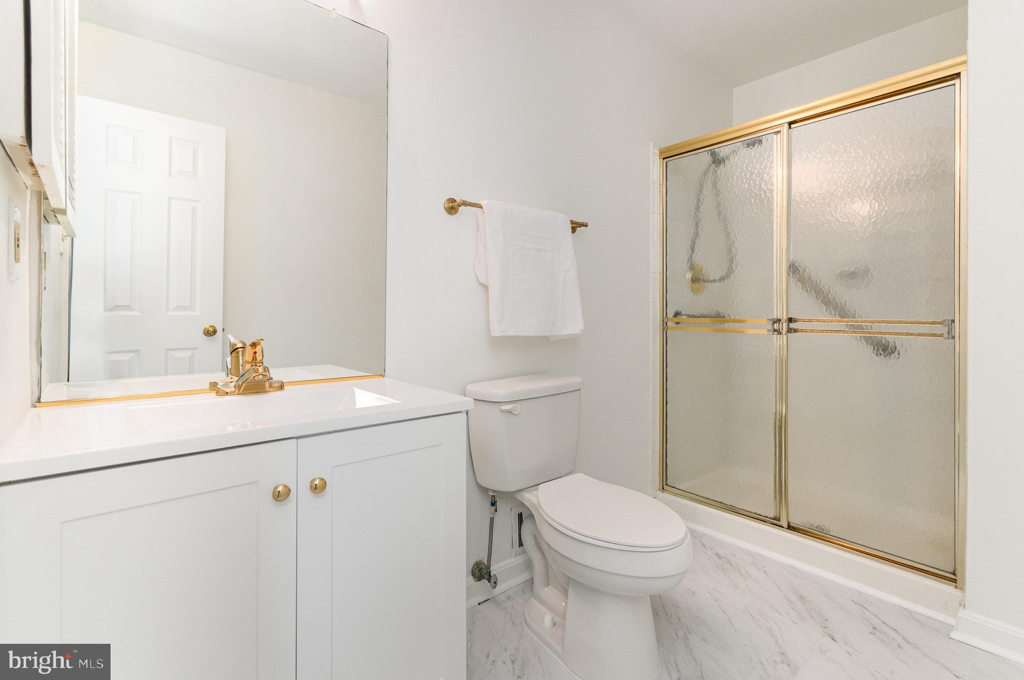 7715 Fort Hunt Road Alexandria, VA 22308 - Photo 11 of 21 a bathroom with a sink a toilet and shower