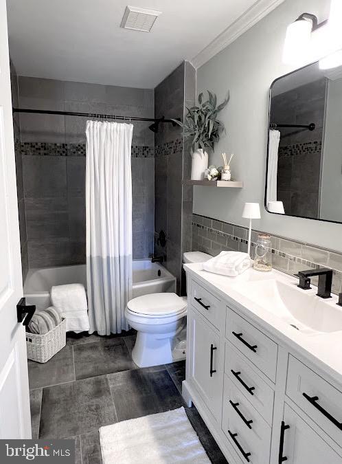 383 El Vista Drive Hanover, PA 17331 - Photo 19 of 37 Full bath