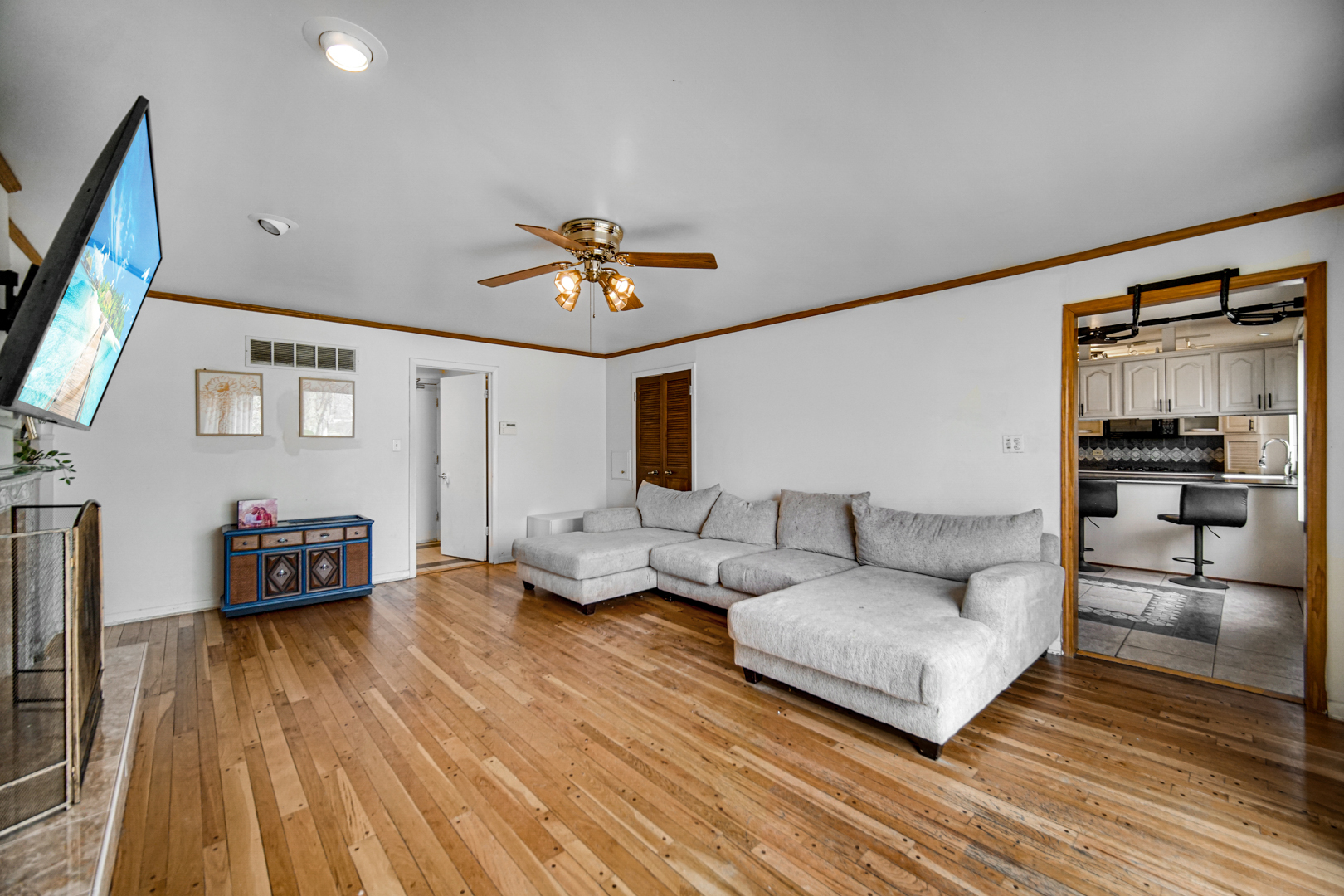 2945 Bob O Link Road Flossmoor, IL 60422 - Photo 13 of 24 a living room with furniture and a wooden floor