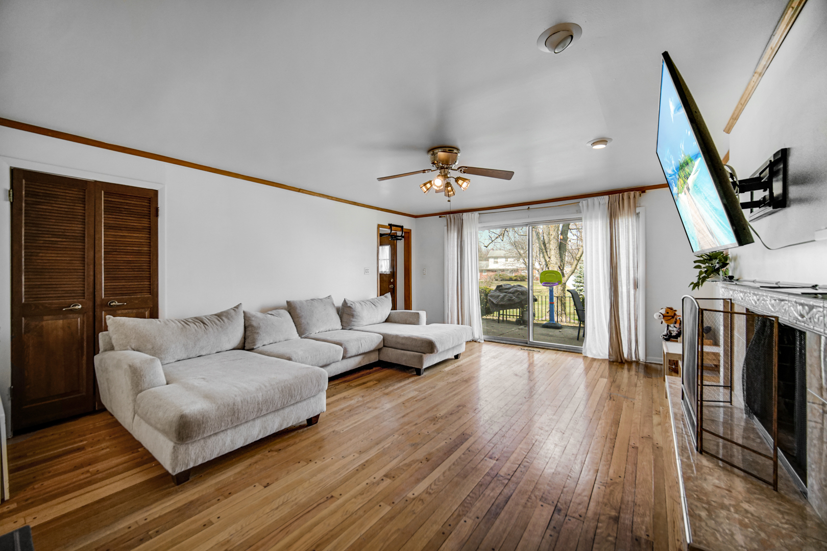 2945 Bob O Link Road Flossmoor, IL 60422 - Photo 14 of 24 a living room with furniture and a fireplace