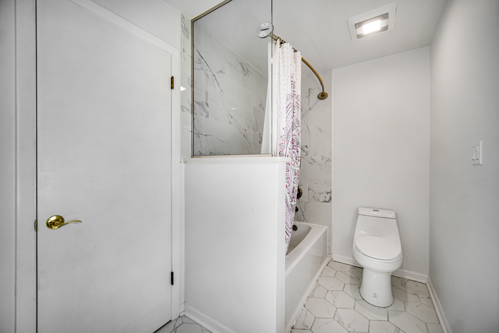 2945 Bob O Link Road Flossmoor, IL 60422 - Photo 22 of 24 a bathroom with a toilet and a shower