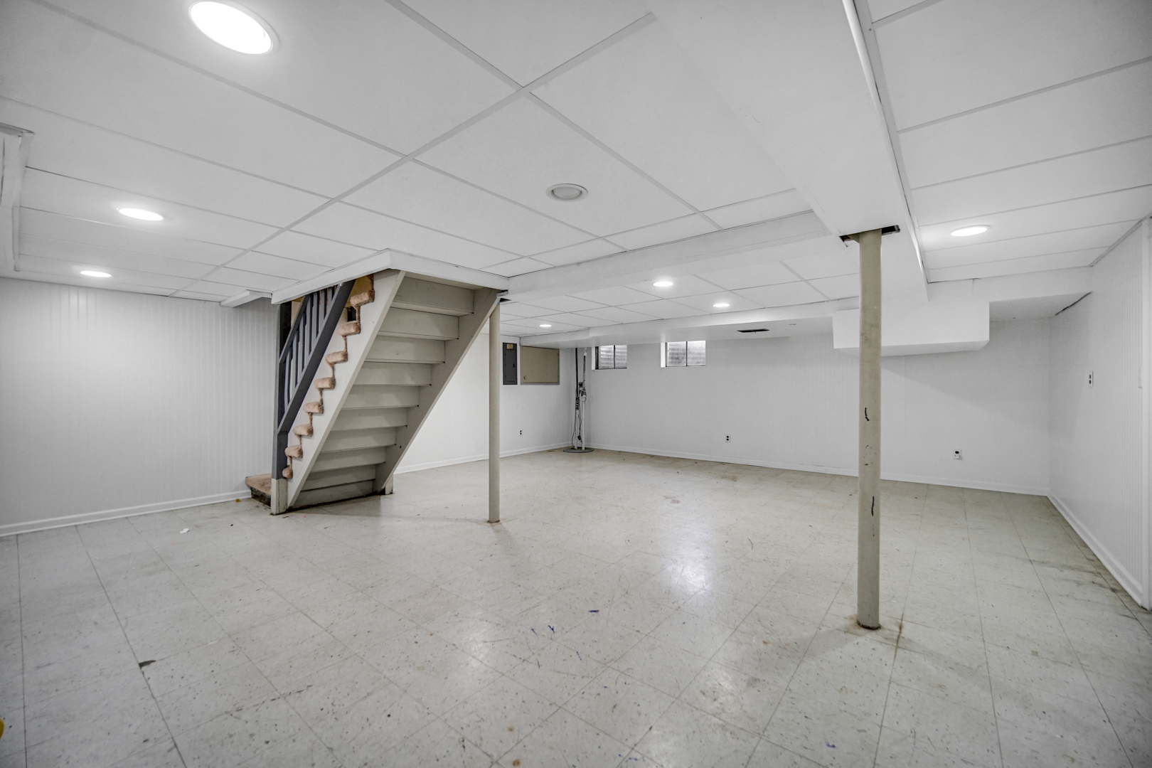 2945 Bob O Link Road Flossmoor, IL 60422 - Photo 24 of 24 an empty room with stairs and a projector