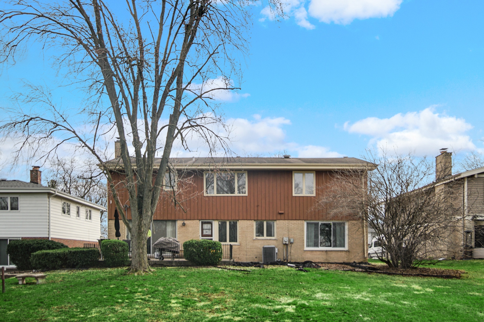 2945 Bob O Link Road Flossmoor, IL 60422 - Photo 3 of 24 a front view of a house with garden