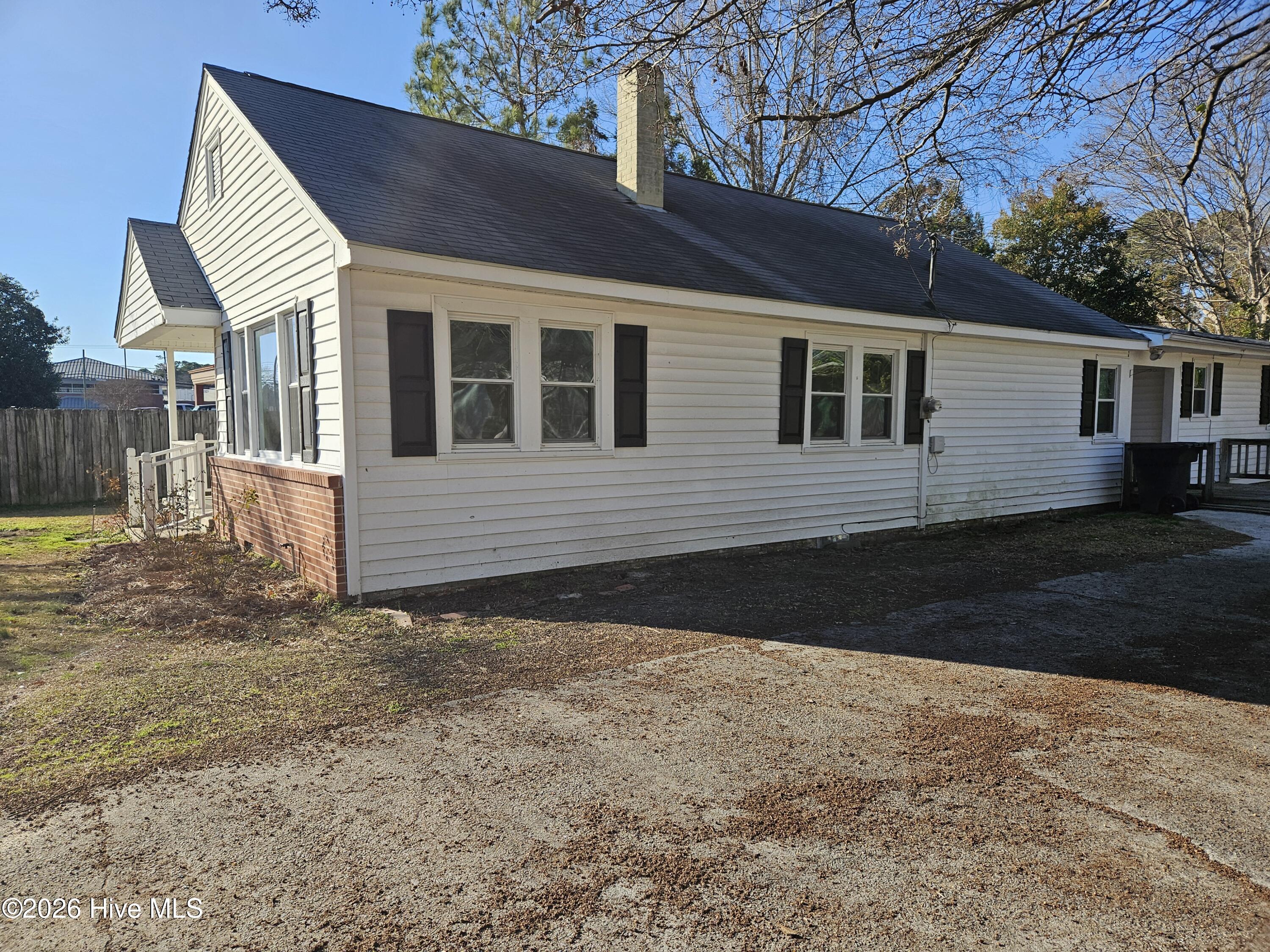 511 Balsey Street Clinton, NC 28328 - Photo 3 of 25 511 Balsey Street 2