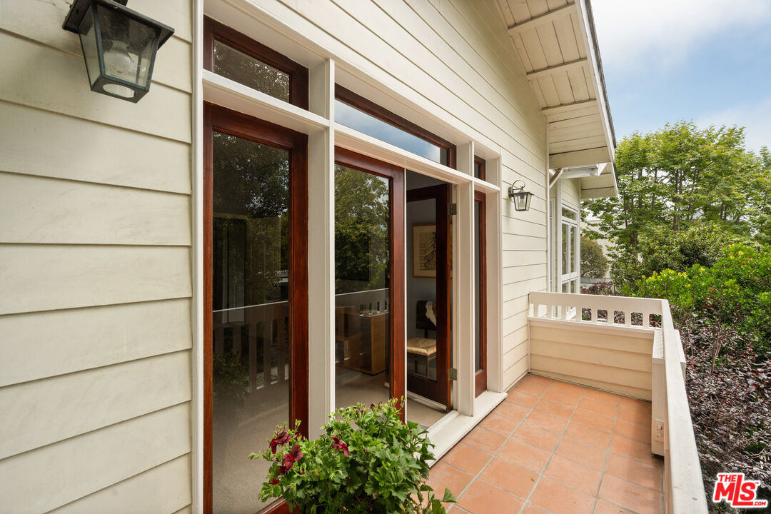 454 Sycamore Road Santa Monica, CA 90402 - Photo 22 of 32