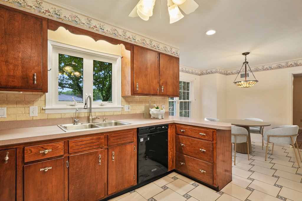 1 Vincent Road Grafton, MA 01536 - Photo 9 of 40 Gallery Image 9