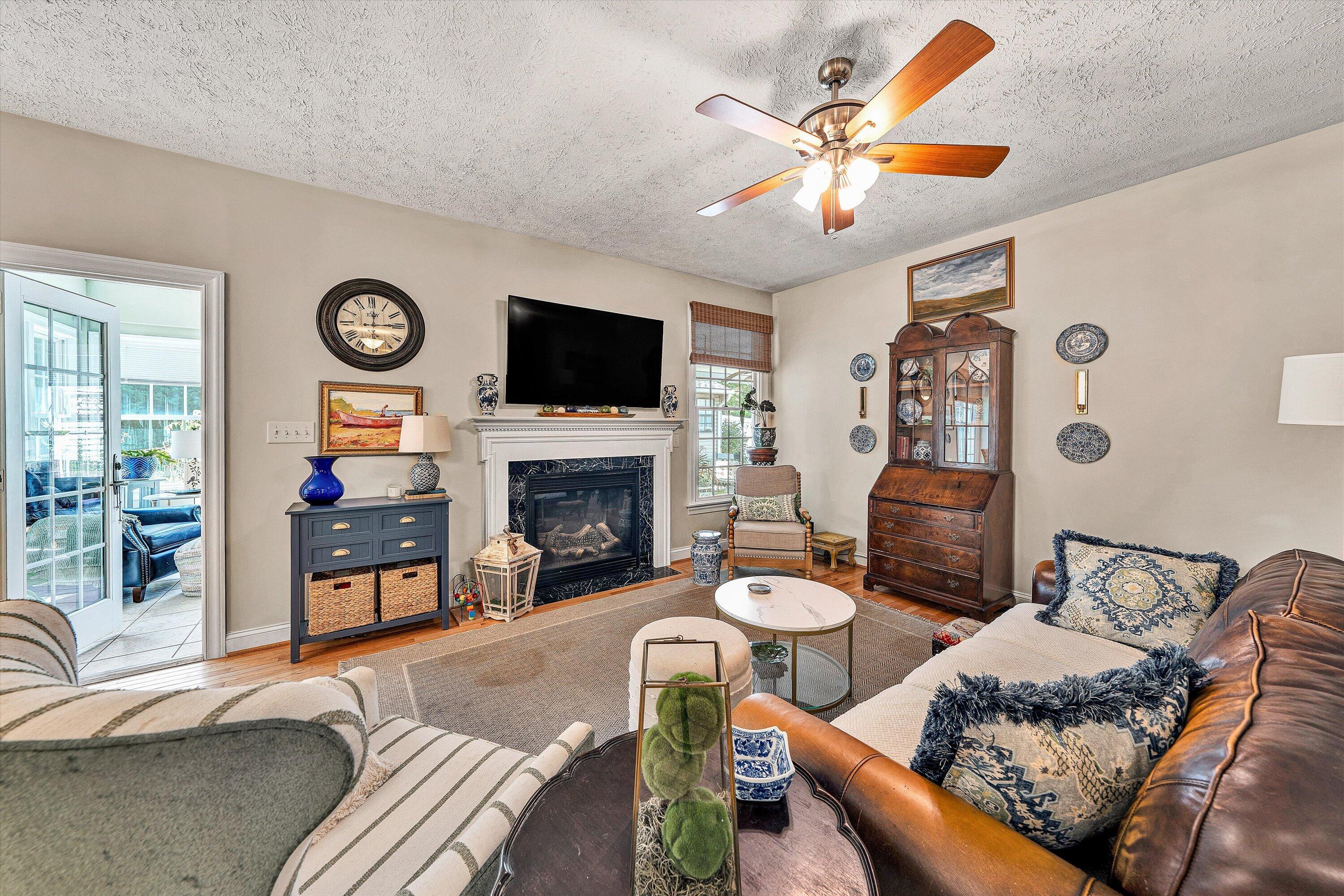 1235 Mountain View Road Vinton, VA 24179 - Photo 13 of 39 13-DSC00064
