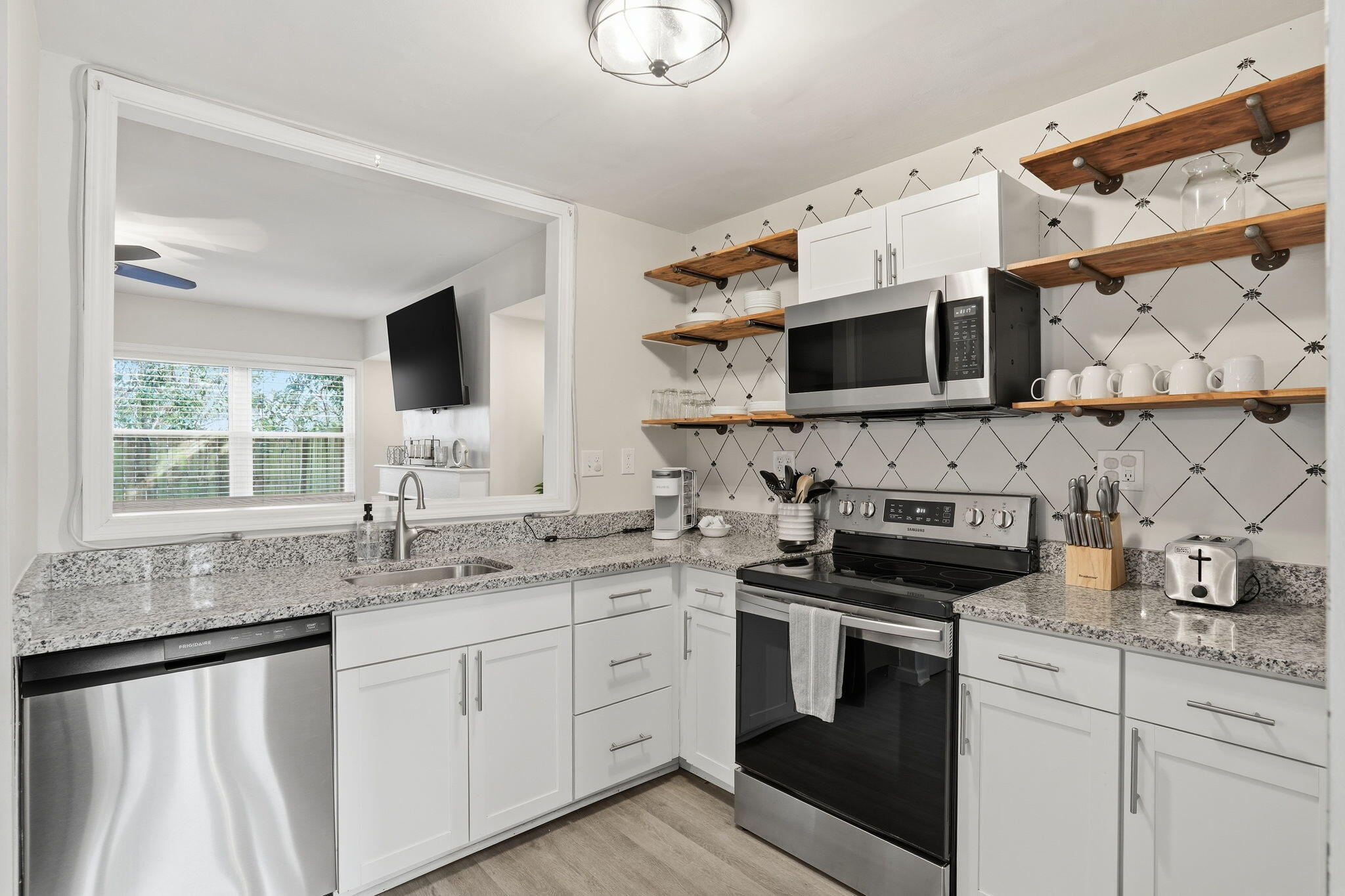 629 Baytree Court Mount Pleasant, SC 29464 - Photo 8 of 35 IMG_8259