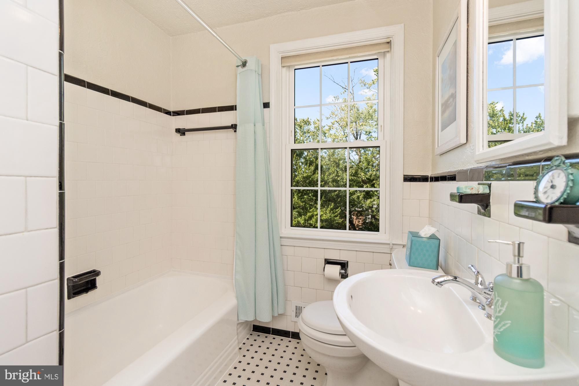 107 Stanmore Road Baltimore, MD 21212 - Photo 13 of 35 a bathroom with a sink and a bathtub