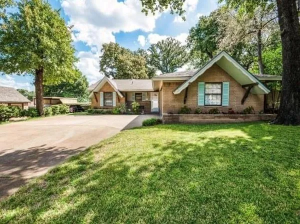 $269,900 | 2102 Woodoak Drive, Irving, TX 75060