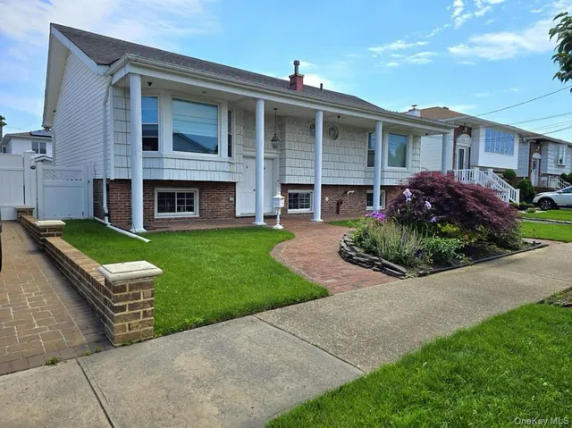 a view of a house with a yard and plants