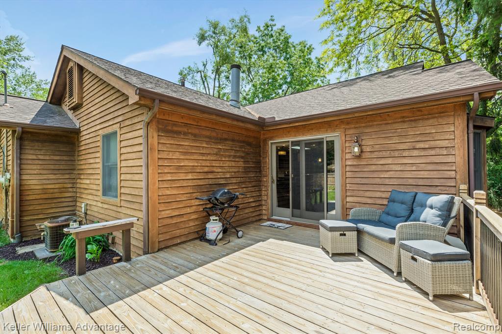 324 Valley Wolverine Lake, MI 48390 - Photo 23 of 25