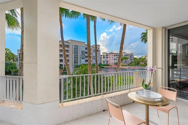 $2,100,000 | 715 Crandon Boulevard, Unit 305, Key Biscayne, FL 33149