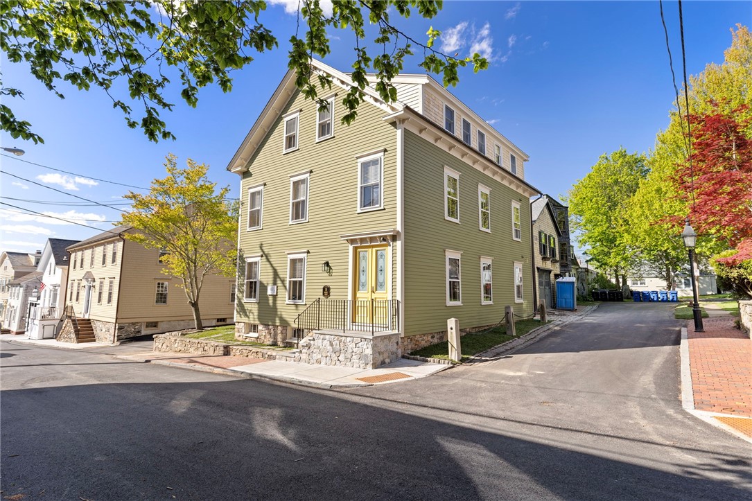 18 Barney Street, Unit 2 Newport, RI 02840 - Photo 24 of 33