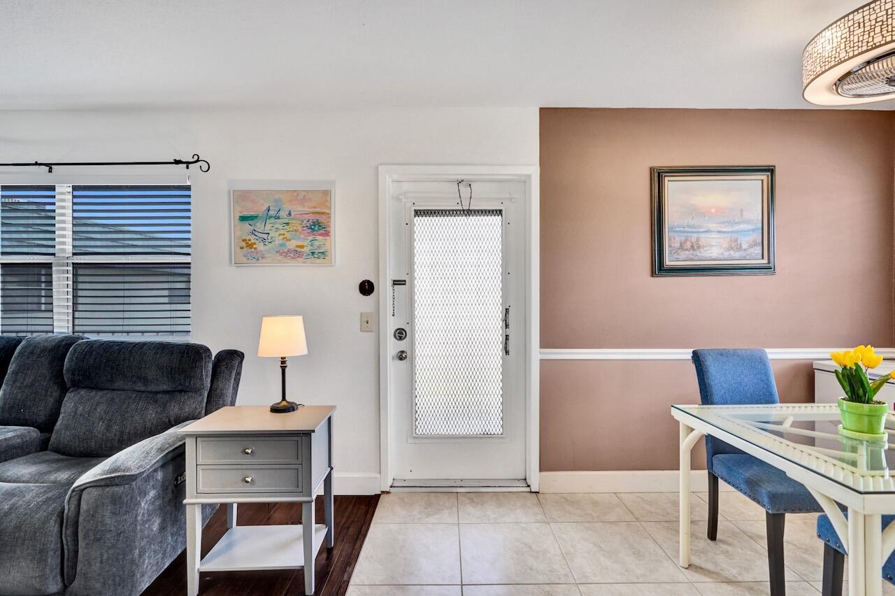 505 Monaco Way Delray Beach, FL 33446 - Photo 13 of 58 a living room with furniture and a lamp