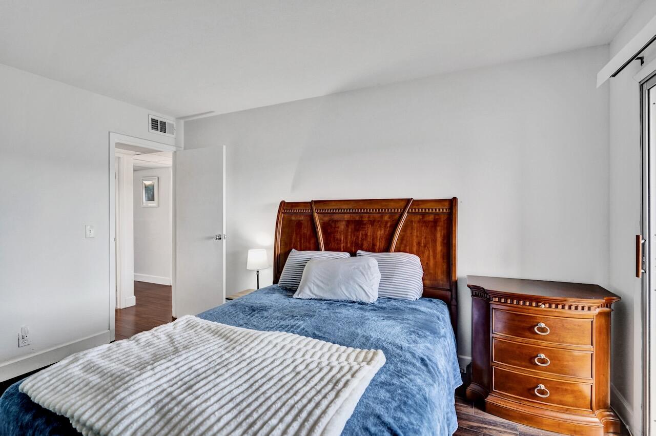 505 Monaco Way Delray Beach, FL 33446 - Photo 28 of 58 a bedroom with a bed and a mirror