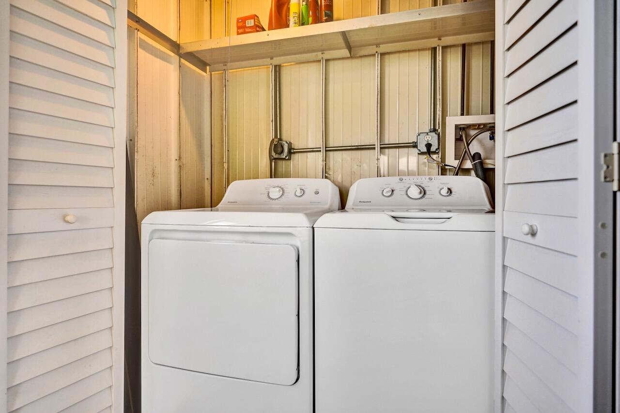 505 Monaco Way Delray Beach, FL 33446 - Photo 42 of 58 a utility room with dryer and washer