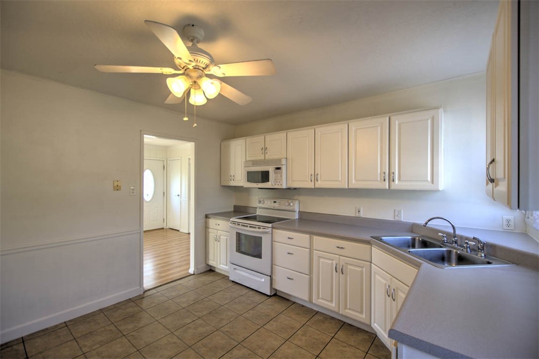 91 Meadow Terrace Place Decatur, IL 62521 - Photo 12 of 23 Gallery Image 12