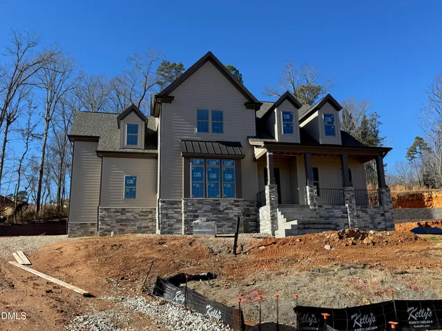 a view of yard with green space