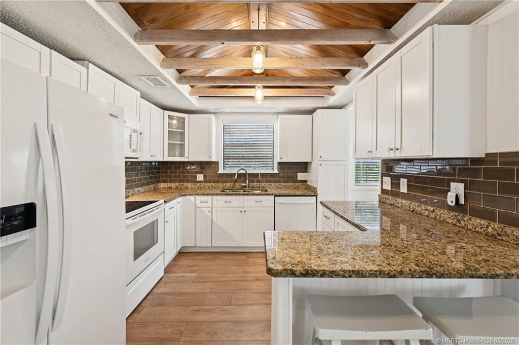 3003 Southeast River Terrace Stuart, FL 34996 - Photo 10 of 45