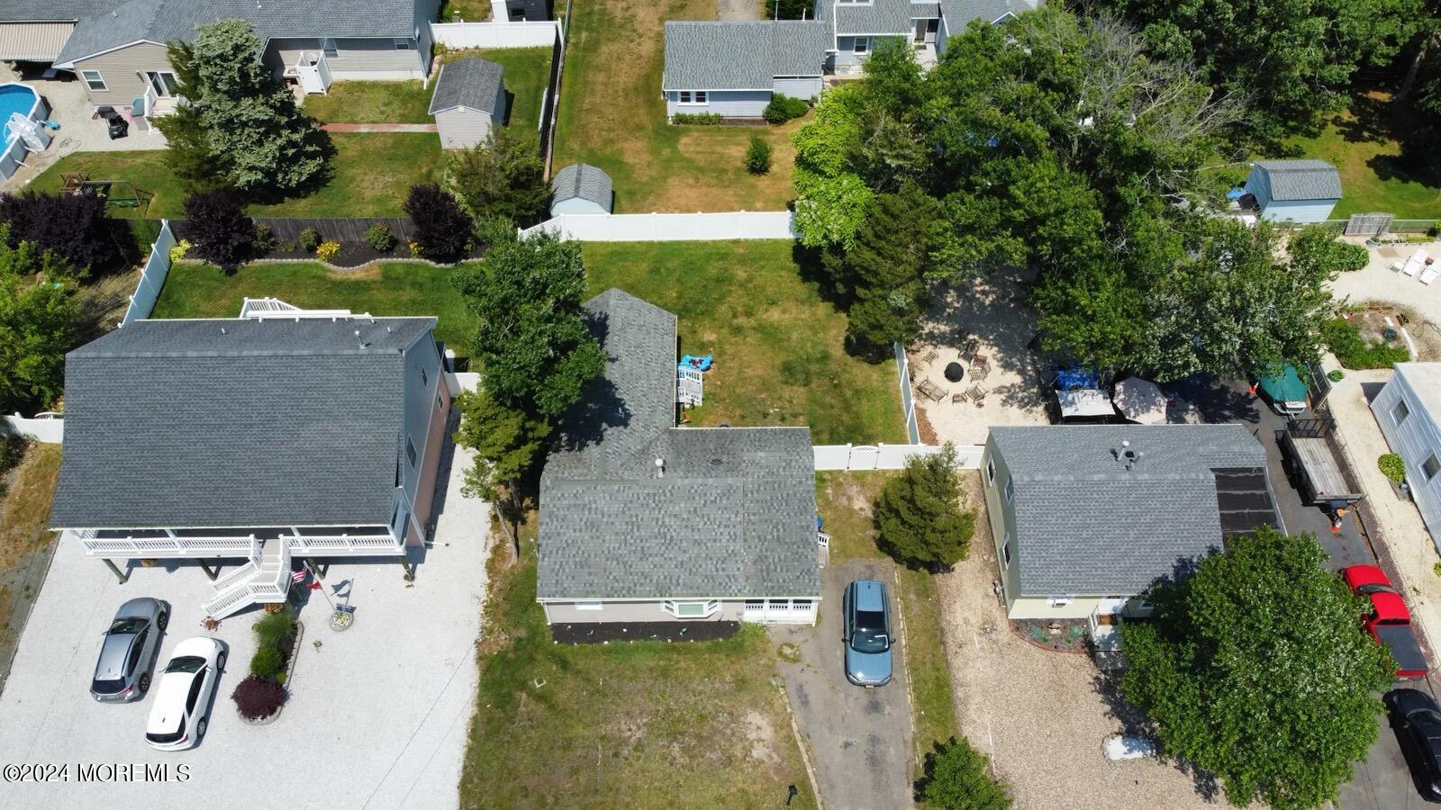 111 Bonita Road Waretown, NJ 08758 - Photo 4 of 19 32fcbe9b-24f4-4431-a213-572e2d886ca6