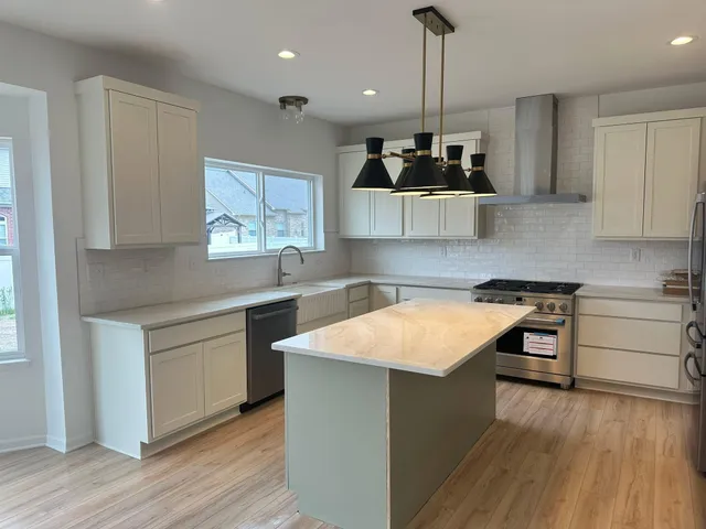 $475,000 | 20015 Fountain View Lane, Trenton, MI 48183