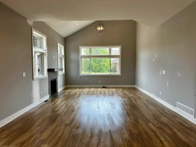 $475,000 | 20015 Fountain View Lane, Trenton, MI 48183