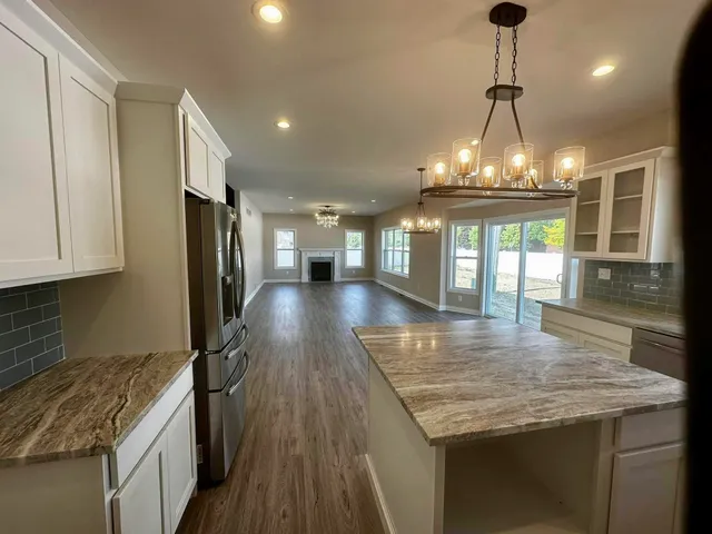 $475,000 | 20015 Fountain View Lane, Trenton, MI 48183