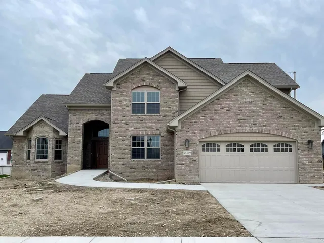 $475,000 | 20015 Fountain View Lane, Trenton, MI 48183