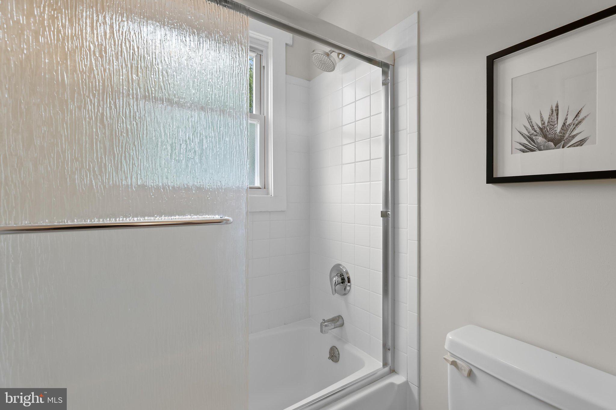923 Arran Road Baltimore, MD 21239 - Photo 48 of 78 Full Bathroom