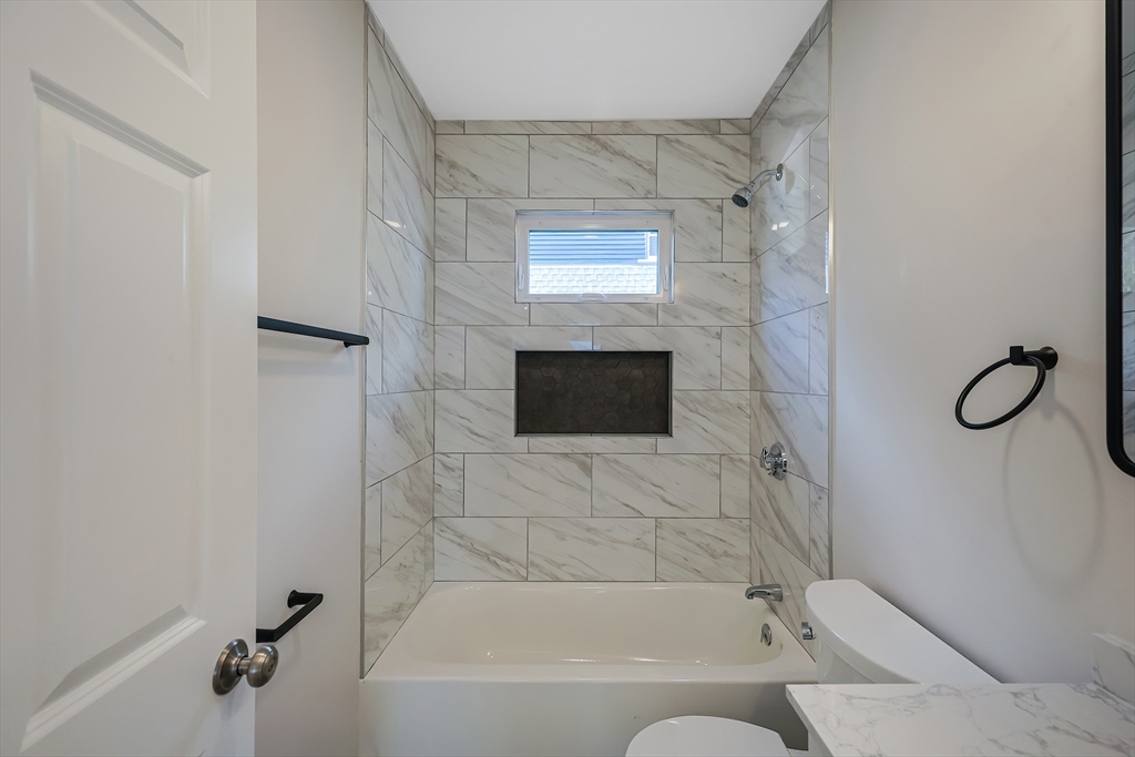162 Tracy Avenue Lynn, MA 01902 - Photo 14 of 35